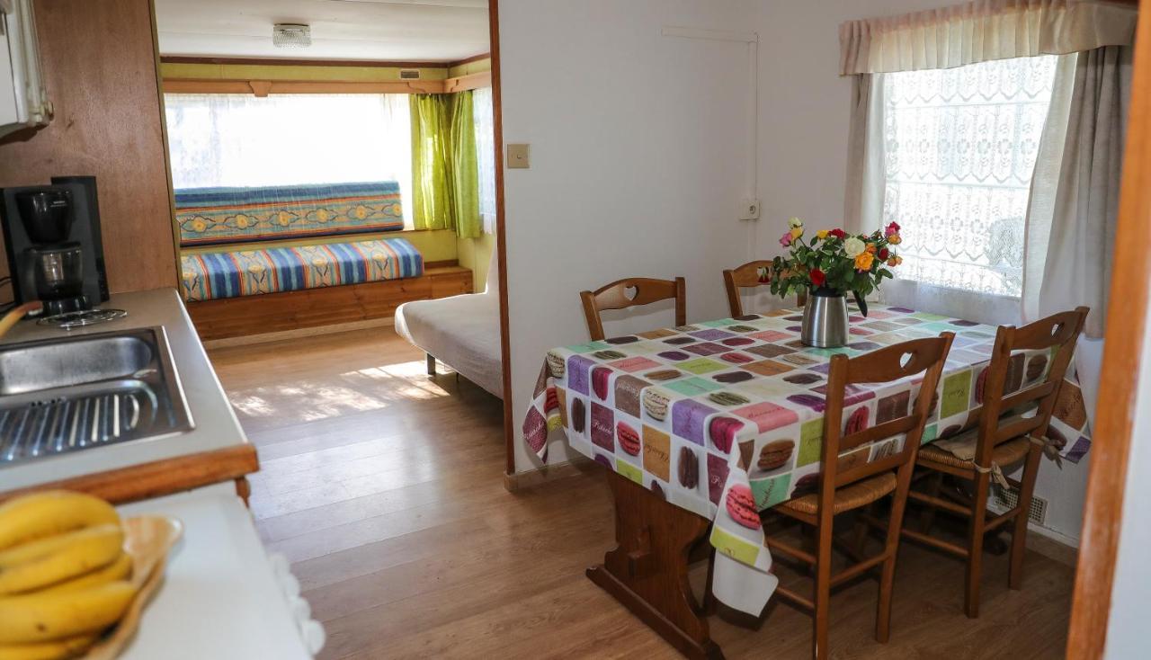 Camping Les Acacias Hotel Saint-Paulet-de-Caisson Exterior photo