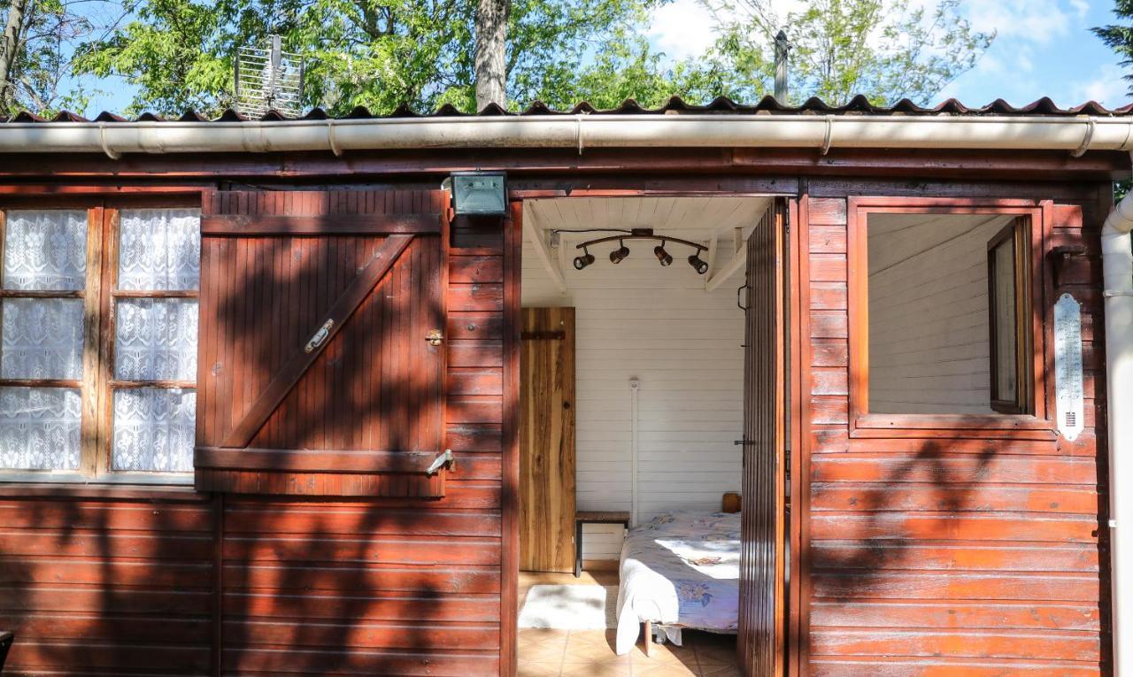Camping Les Acacias Hotel Saint-Paulet-de-Caisson Exterior photo